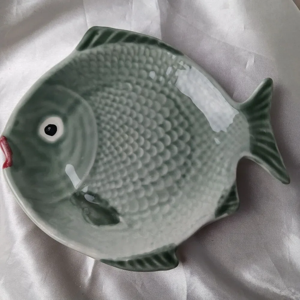 Vintage Portugal Faiancas Belo Art Pottery Fish Shaped 6 1/2'' Plate